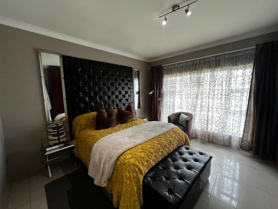 8 Bedroom Property for Sale in Abbotsford Eastern Cape